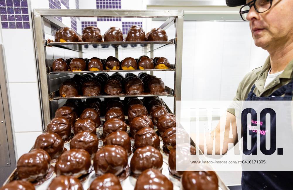 DEN BOSCH Bossche bulbs in the bakery of Banketbakkerij Jan de