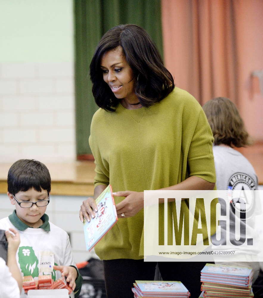 Obamas Participate in a MLK Day of Service Event First Lady Michelle ...