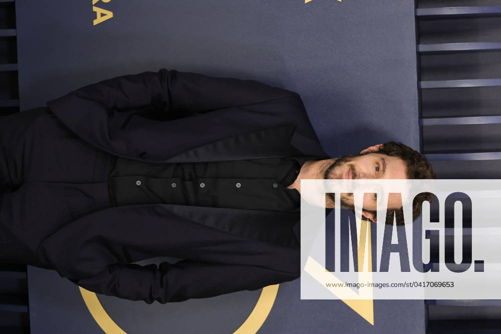 SAG Awards Red Carpet - LA Adam Brody arriving to the 30th Annual SAG ...