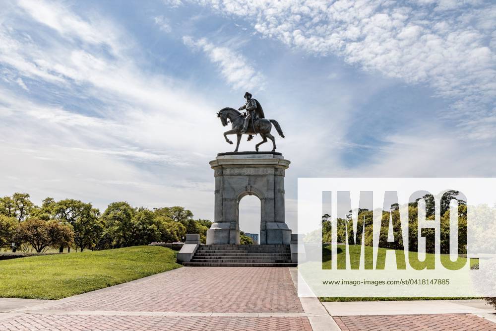 Bronze sculpture of General Sam Houston at the entrance to Hermann Park ...