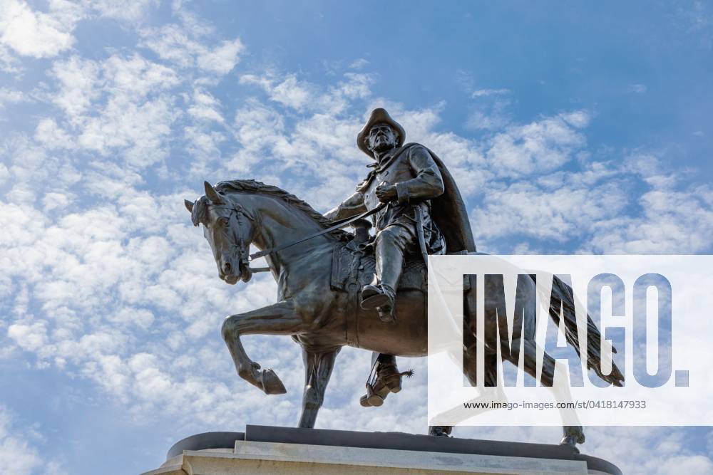 Bronze sculpture of General Sam Houston at the entrance to Hermann Park ...