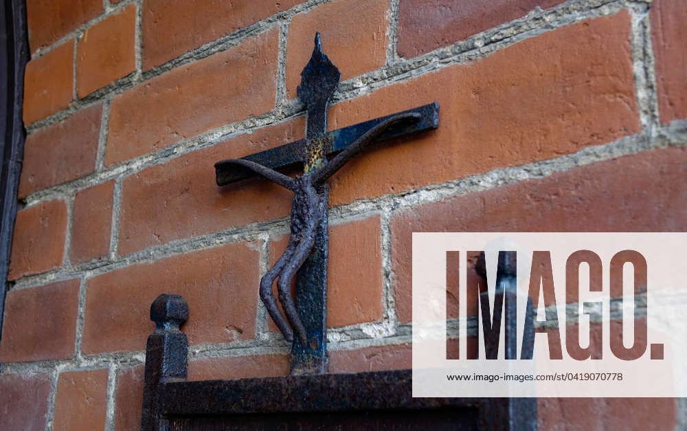 headless Jesus figure at the St Marien and St Nikolai church in Beelitz ...