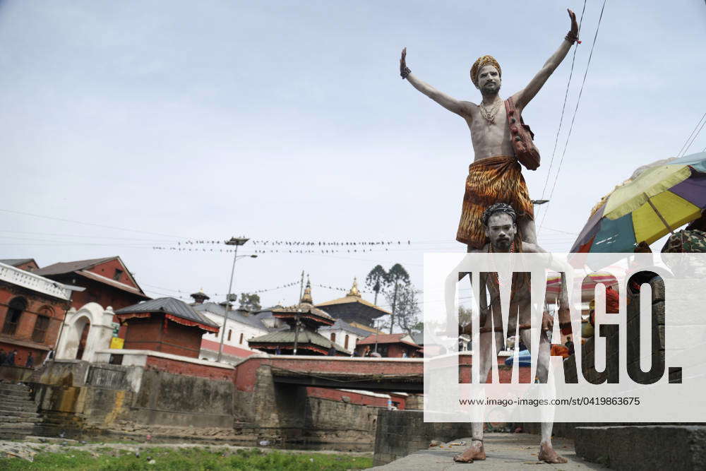 Naga Baba enters Pashupatinath Temple with arrival of Shivaratri ...