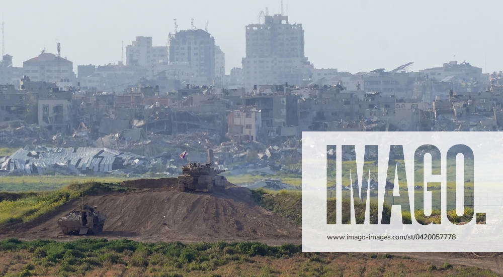 A view from Israeli territory of destroyed houses in the northern Gaza ...