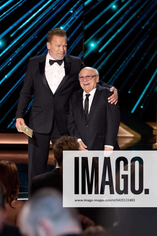 Arnold Schwarzenegger and Danny DeVito presents the OscarÂ® for Visual ...