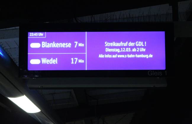 A train destination display at Alte Wöhr S-Bahn station refers to the ...