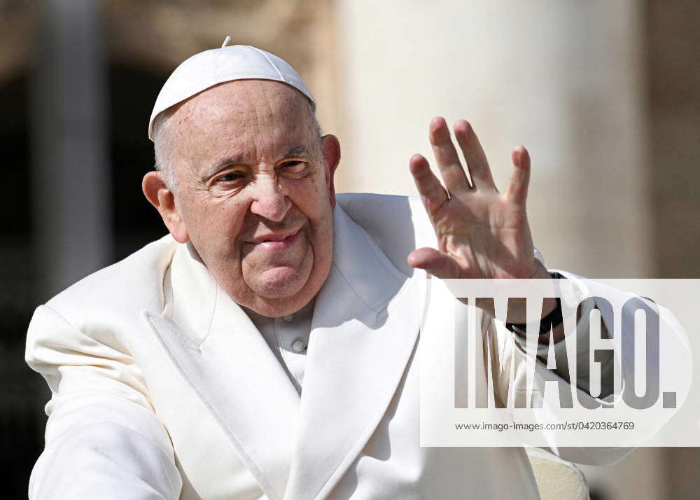 Pope Francis Leads The General Audience - Vatican A frail Pope Francis ...