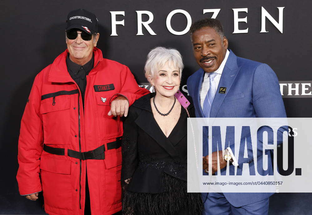 Ernie Hudson, Annie Potts and Dan Aykroyd arrive on the red carpet at ...