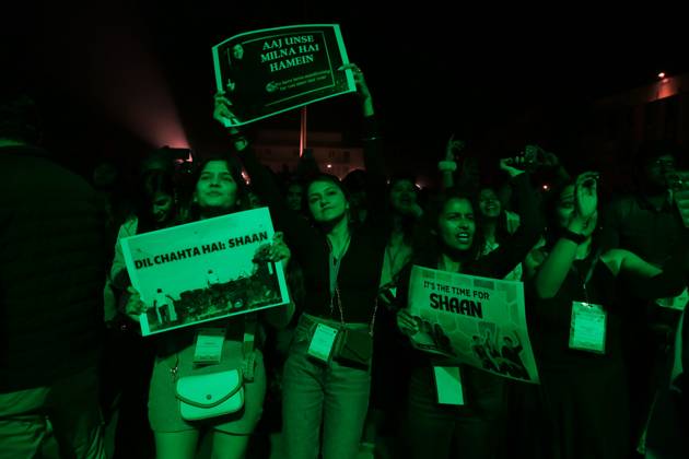 NEW DELHI, INDIA - FEBRUARY 23: Crowd Enjoy The Performance Of ...