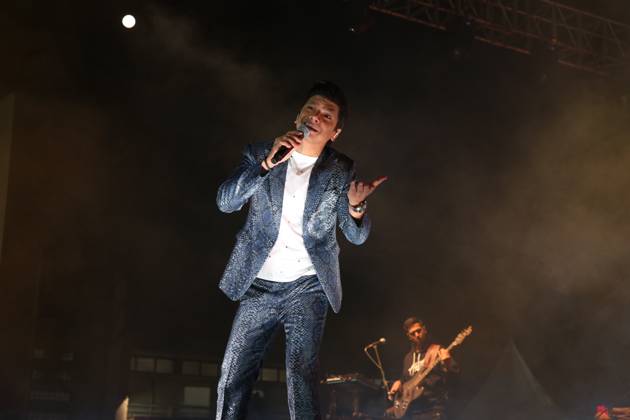 NEW DELHI, INDIA - FEBRUARY 23: Bollywood Singer Shaan Performs At ...