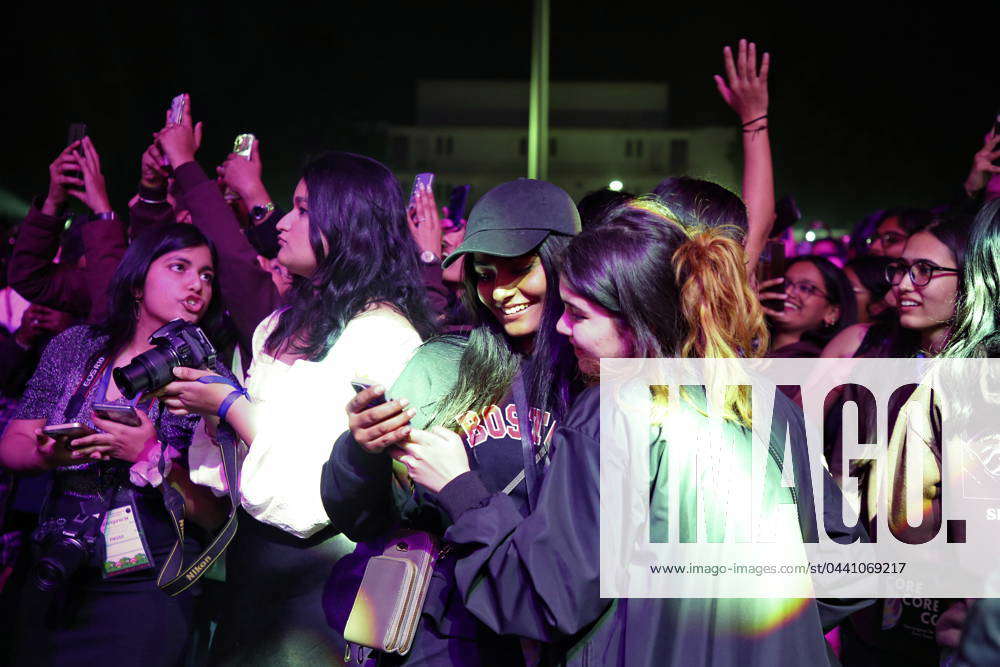 NEW DELHI, INDIA - FEBRUARY 23: Crowd Enjoy The Performance Of ...