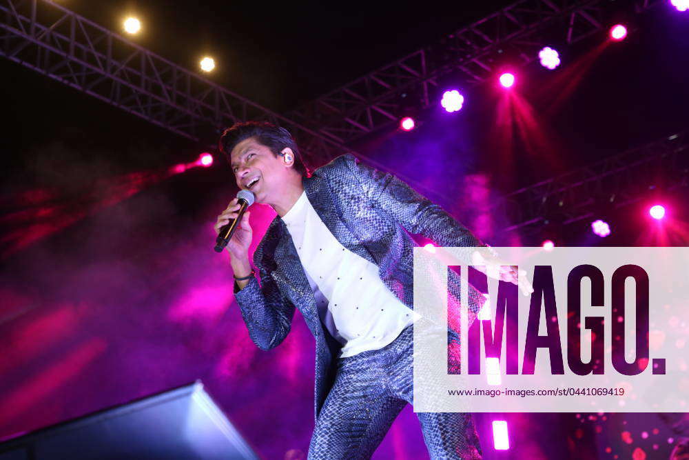 NEW DELHI, INDIA - FEBRUARY 23: Bollywood Singer Shaan Performs At ...