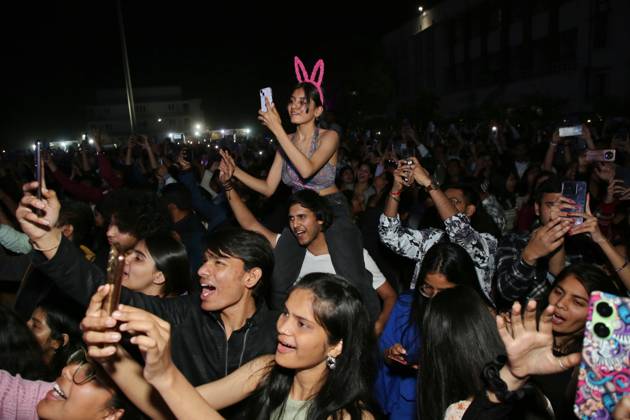 NEW DELHI, INDIA - FEBRUARY 23: Crowd Enjoy The Performance Of ...