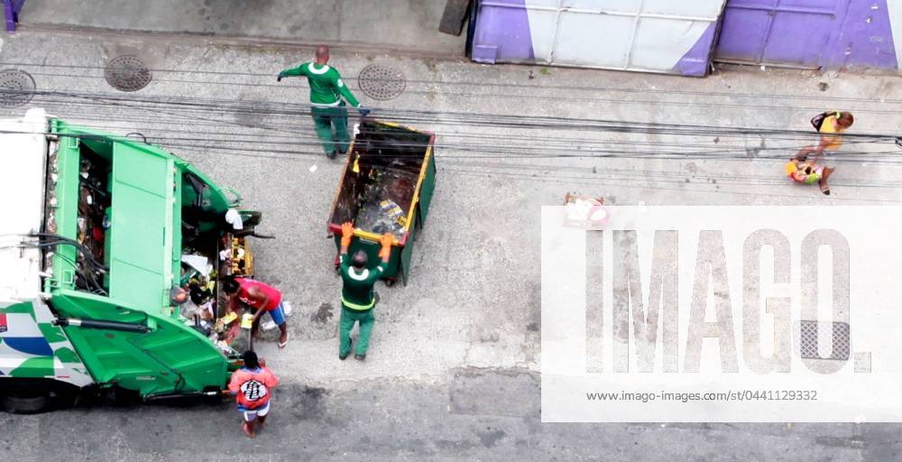 Garbage Acr GARBAGE COLLECTOR PICKS UP GARBAGE IN THE GARBAGE CAR RIO DE JANEIRO 03 ...