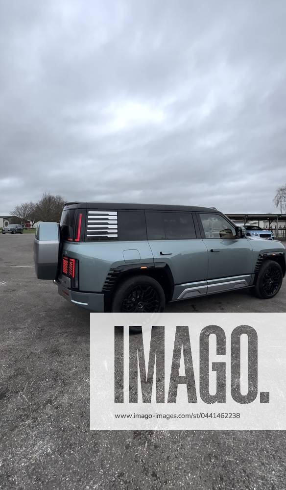 Hybrid 4x4 tank motor that can float in water spotted in UK for the