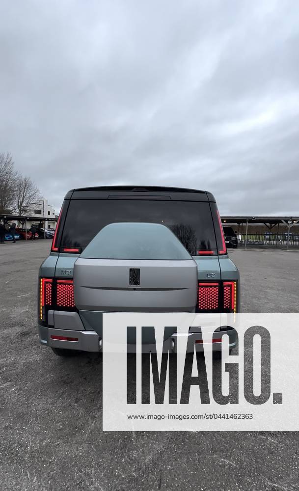 Hybrid 4x4 tank motor that can float in water spotted in UK for the