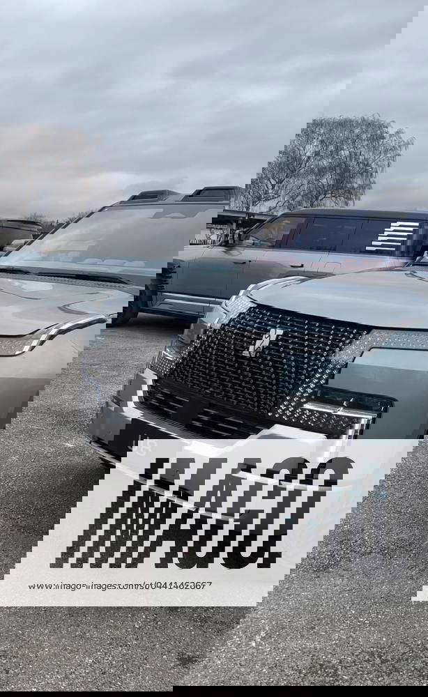 Hybrid 4x4 tank motor that can float in water spotted in UK for the