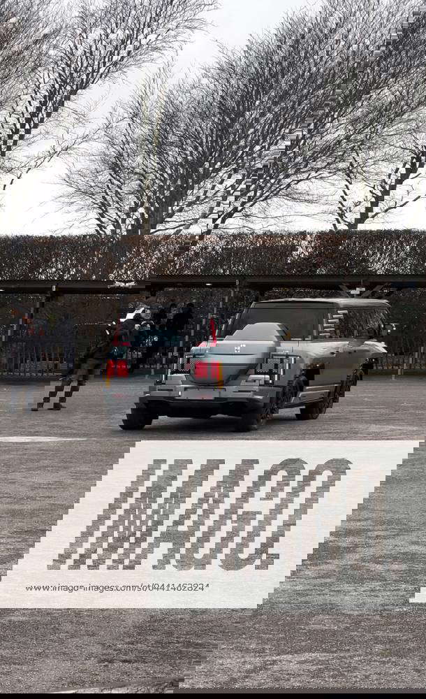 Hybrid 4x4 tank motor that can float in water spotted in UK for the