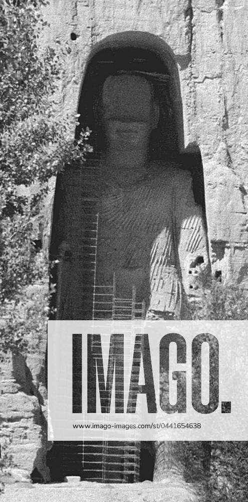 Afghanistan: Bamian Buddha in 1979. The Buddhas of Bamiyan were two 6th ...