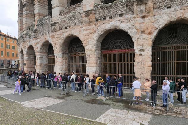 Boom of tourists in Verona on Easter day, the city of Romeo and Juliet ...