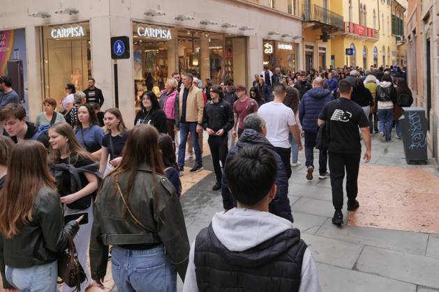 Boom of tourists in Verona on Easter day, the city of Romeo and Juliet ...