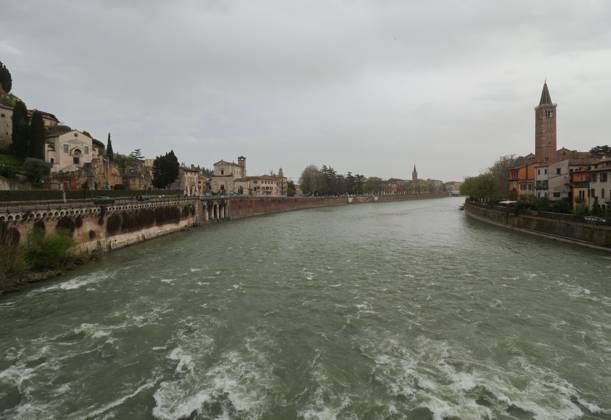 Boom of tourists in Verona on Easter day, the city of Romeo and Juliet ...