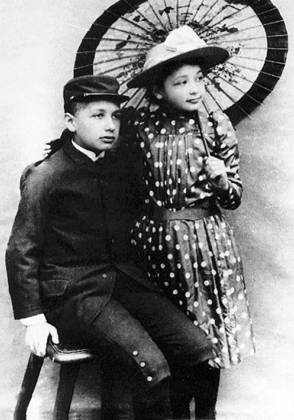 Germany USA: Albert Einstein (1879-1955) with his younger sister, Maja ...