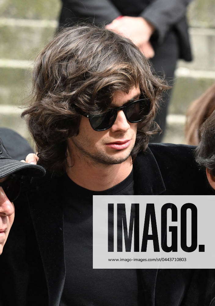 Sortie des obseques de JeanYves Le Fur en l à glise SaintRoch à Paris