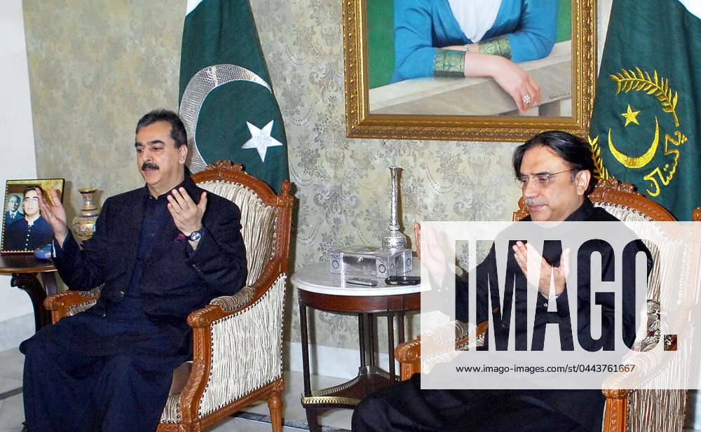 Pakistan Raza Rack LARKANA, PAKISTAN, DEC 27: Pakistan President, Asif Ali Zardari and ...