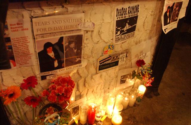 DEE DEE RAMONE SHRINE AT CBGB NY SHRINE IN MEMORY OF DEE DEE RAMONE IN the-del-gatos