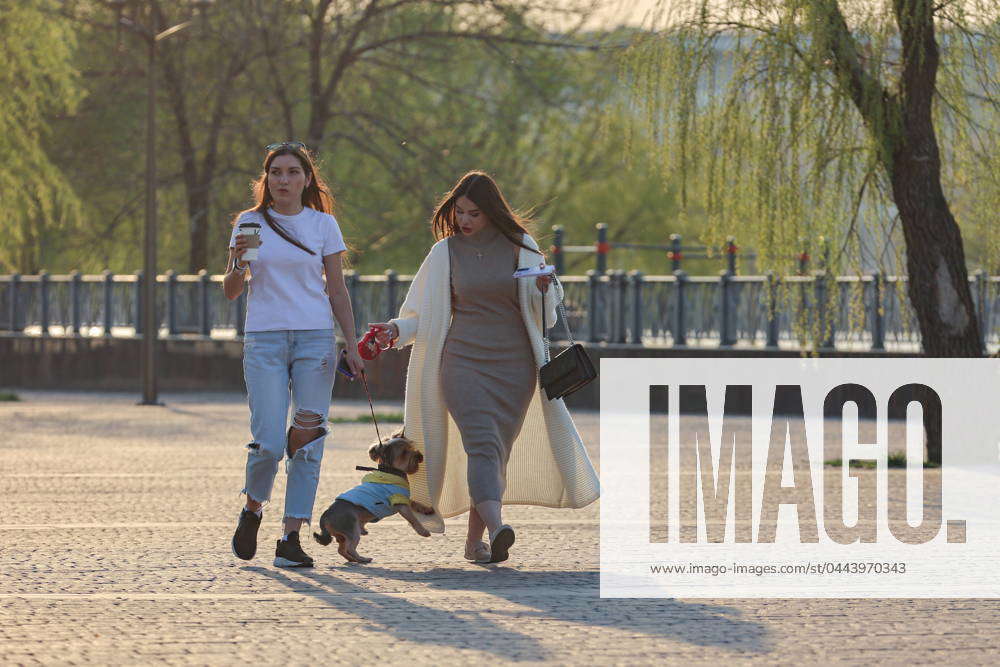 RUSSIA, ROSTOV-ON-DON - APRIL 8, 2024: Women walk in Levoberezhny Park ...