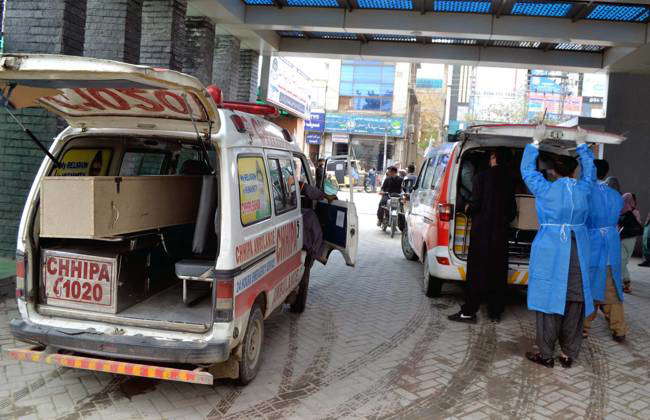 QUETTA, PAKISTAN, APR 13: Rescue officials shift dead bodies of victims ...