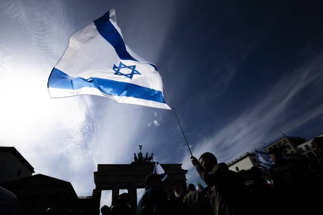 Berlin shows its colors Solidarity rally for Israel, Solidarity rally ...