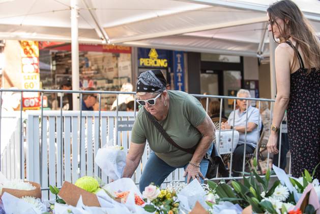 BONDI STABBING MASS MURDER REAX, A Makeshift Memorial Outside The ...