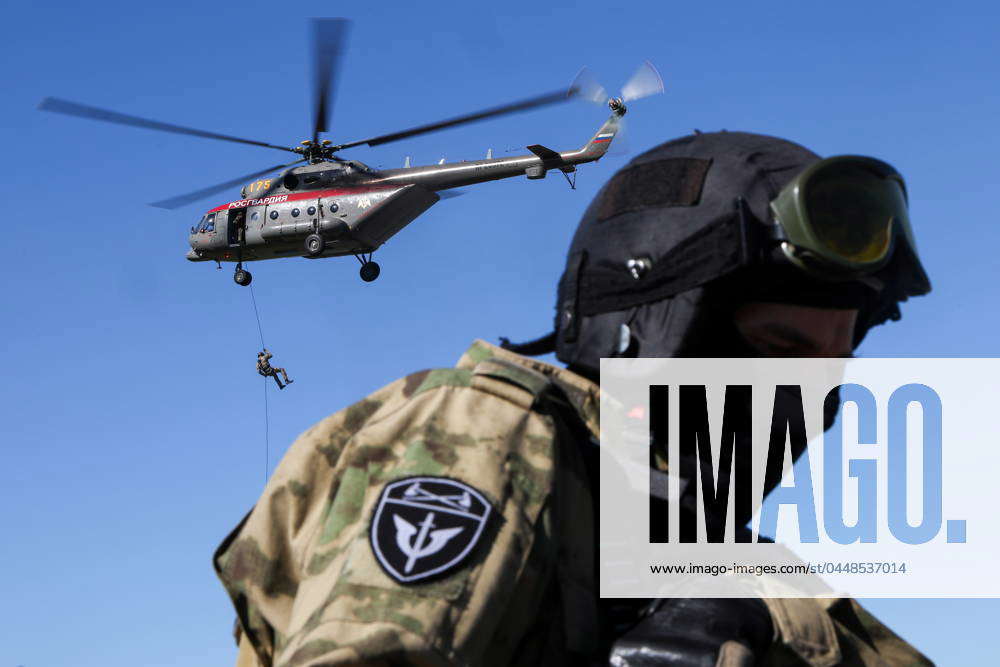 Bild Task Force RUSSIA, REPUBLIC OF TATARSTAN - : Officers of special task force units ...