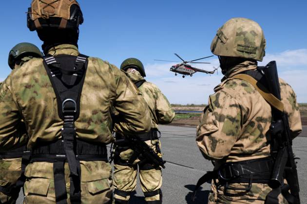 Bild Task Force RUSSIA, REPUBLIC OF TATARSTAN - : Officers of special task force units ...