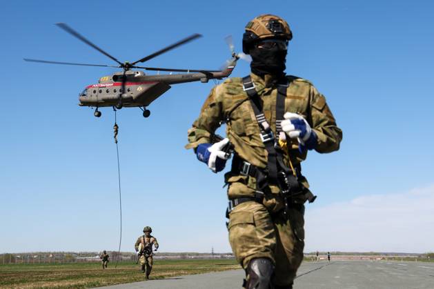 Bild Task Force RUSSIA, REPUBLIC OF TATARSTAN - : Officers of special task force units ...