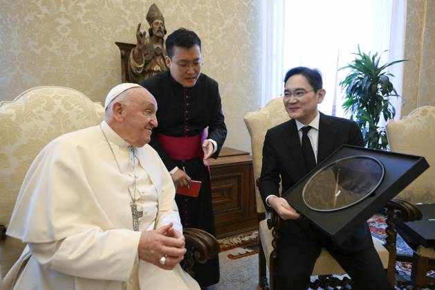 ITALY - POPE FRANCIS RECEIVES IN PRIVATE AUDIENCE SAMSUNG DELEGATION AT ...