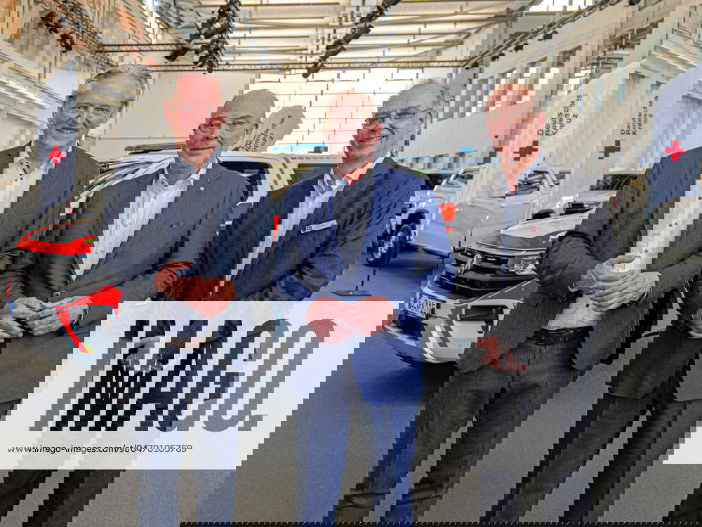 22 VW Amaroks for disaster control from left to right Thomas Schulz