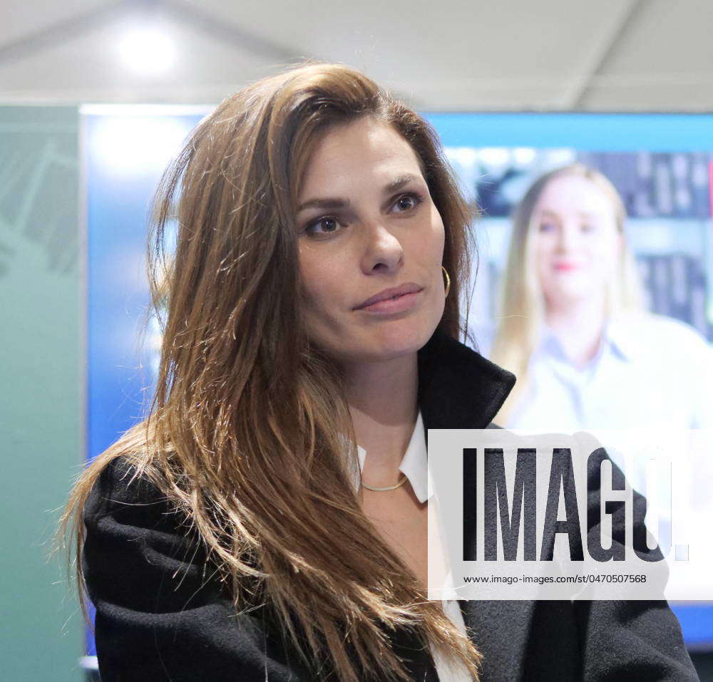 Dayane Mello at the presentation of her new book at the Bergamo fair with  her daughter