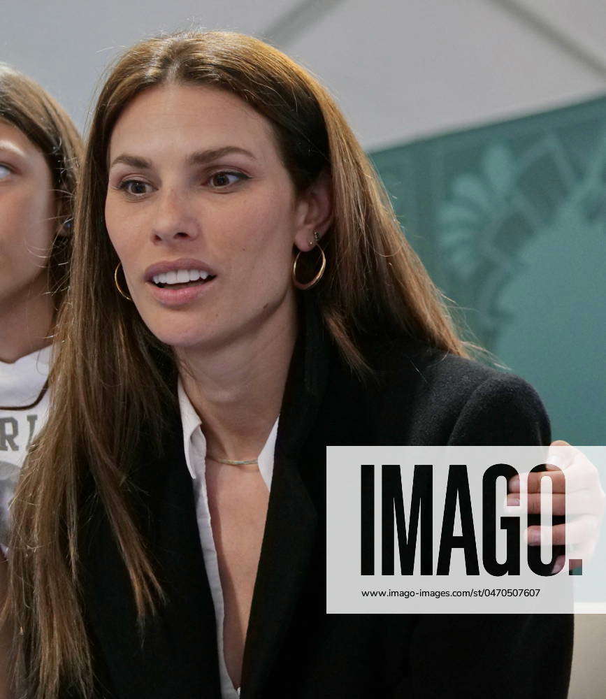 Dayane Mello at the presentation of her new book at the Bergamo fair with  her daughter