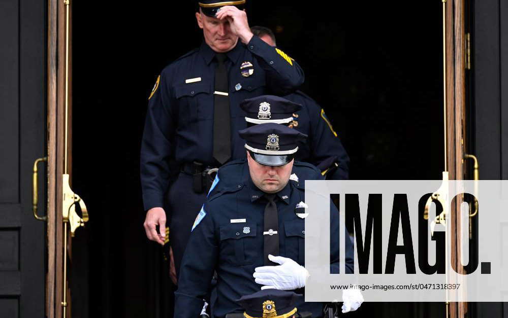 Syndication: Wicked Local Billerica police officers exit St. Patrick ...