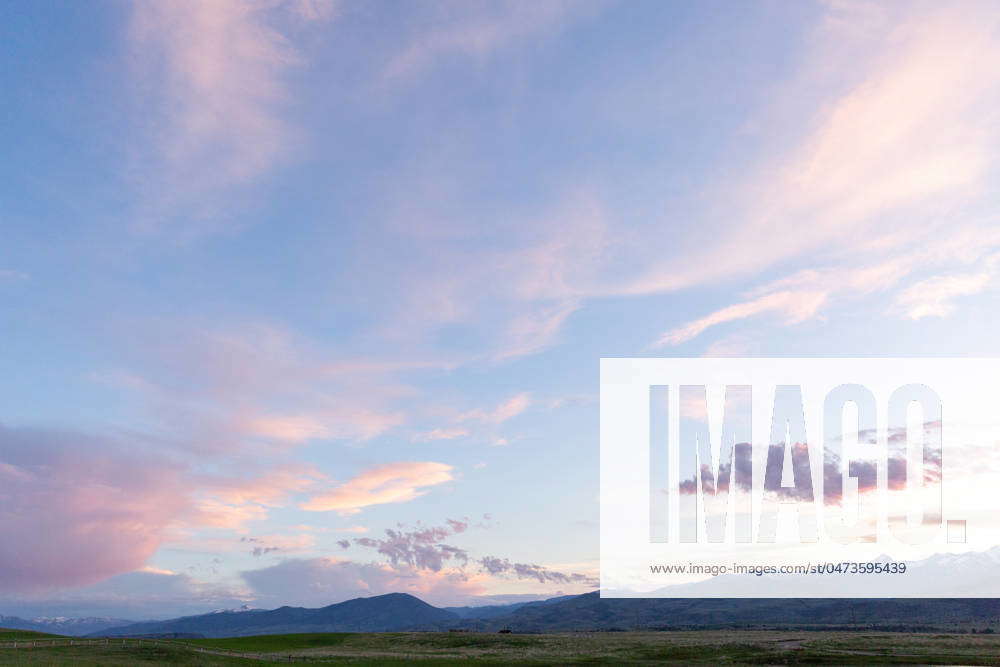 Sunset over mountains in Paradise Valley, Pray, Montana Pray, Montana ...