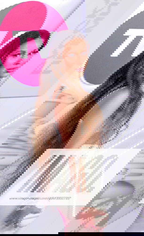 Qorda porno, qishda ochiq jinsiy aloqa Barcha qizlar eshaklar va ular yigitlardan faqat jinsiy aloqa qilishni xohlashadi.