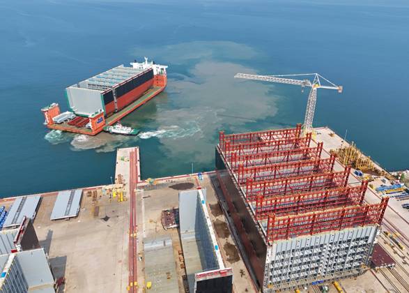 Shipbuilding in China YANTAI, CHINA - MAY 22, 2024 - A semi-submersible ...