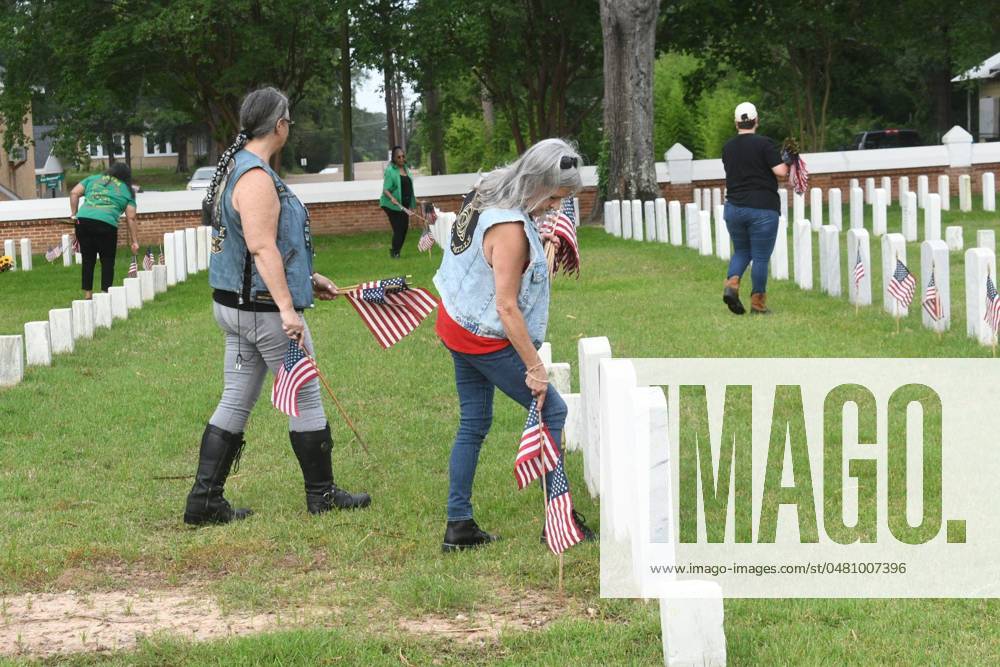 Syndication The Town Talk On Saturday, community members helped place