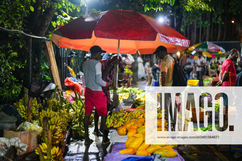 Economy In Sri Lanka Customers are buying vegetables and fruits at a ...