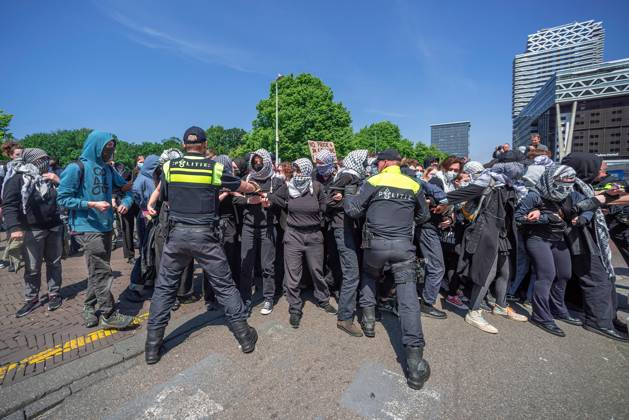 Police break up Palestinian protest in The Hague - 06 Jun 2024 ...