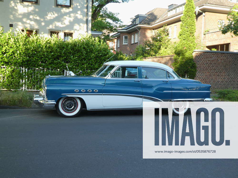 A vintage Buick Eight from the 1950s stands on the side of the road ...