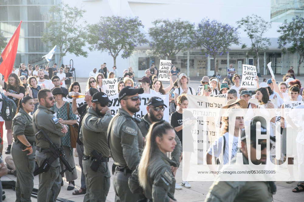 Joint Jewish-Arab protest against the war in Tel Aviv - 08 Jun 2024 ...